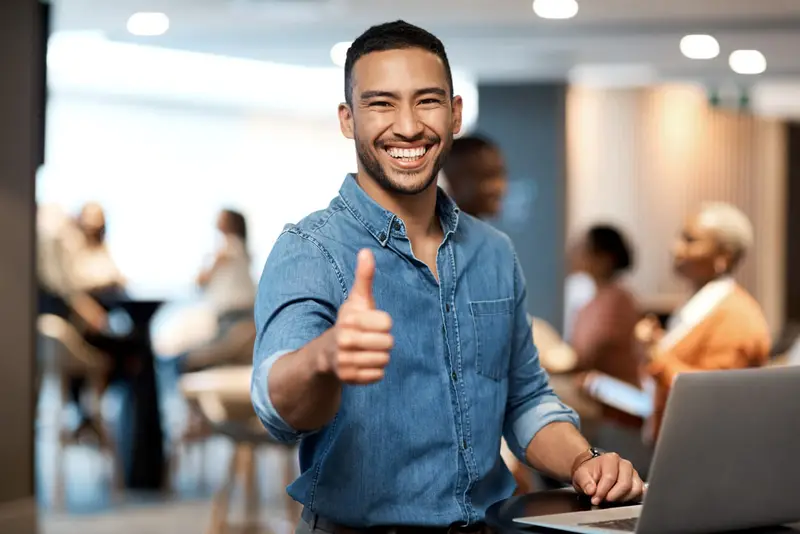 Consultor sorrindo