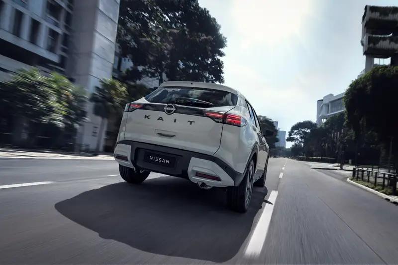 Nissan Kait em movimento na cidade